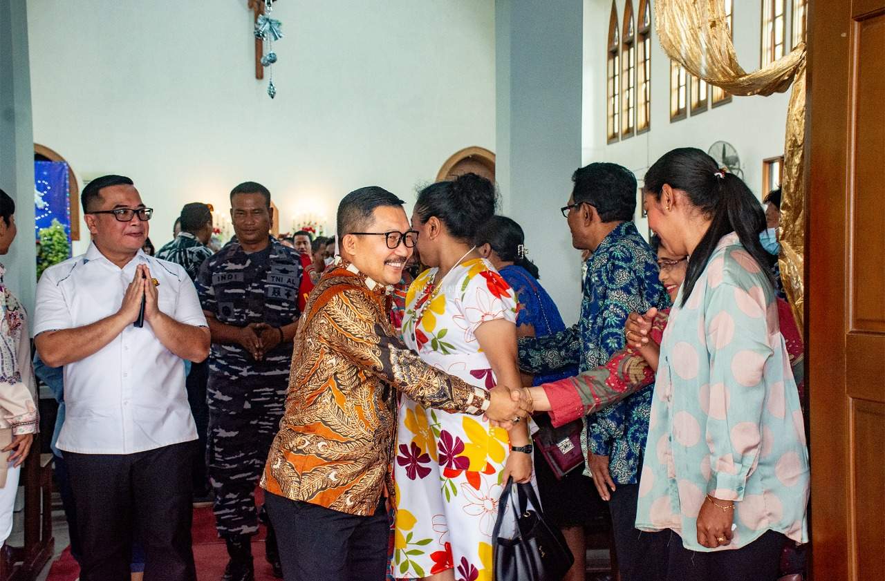 Bupati Banggai Bersama Jajaran Forkopimda Kunjungi Sejumlah Gereja Di Kota Luwuk