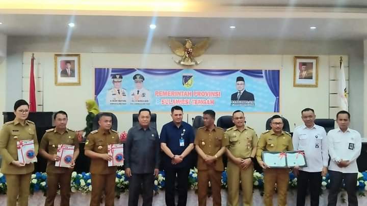 Bupati Amirudin Terima Penghargaan dari BPKP Sulteng