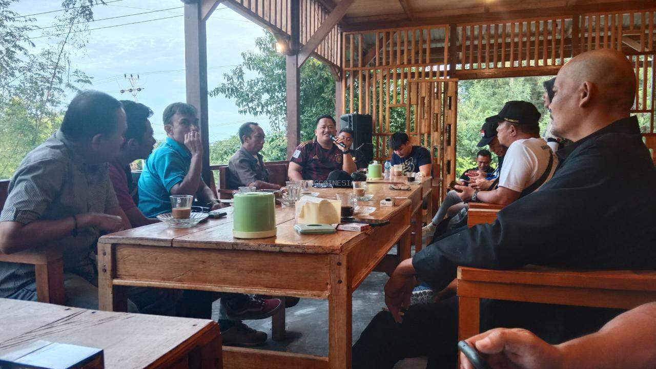 Kapolres Banggai AKBP Ade Nur Ramdani SH, SIK, MM Ngopi Bareng Jurnalis