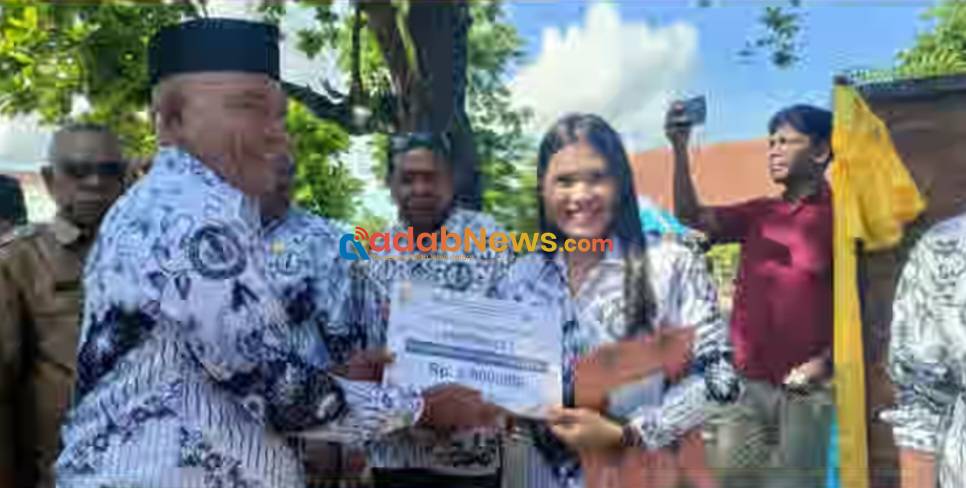 Guru di Tengah Gelombang Perubahan—Refleksi dari Puncak Hari Guru Nasional 2025 di Lembata