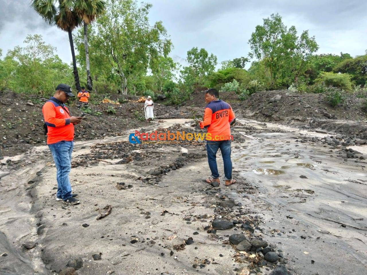 Banjir dan Angin Kencang Di Ile Ape Rusak Jalan dan Ruang Kelas, BPBD Lembata Lakukan Kaji Cepat