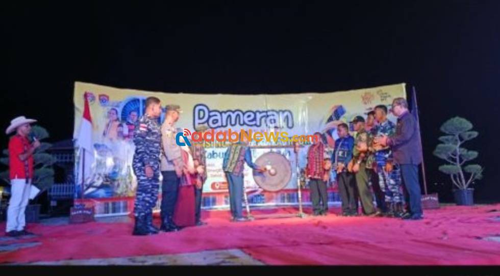 UMKM Berpamer, Persebata Berjuang: Semarak HUT ke-67 NTT di Pantai Wulon Luo