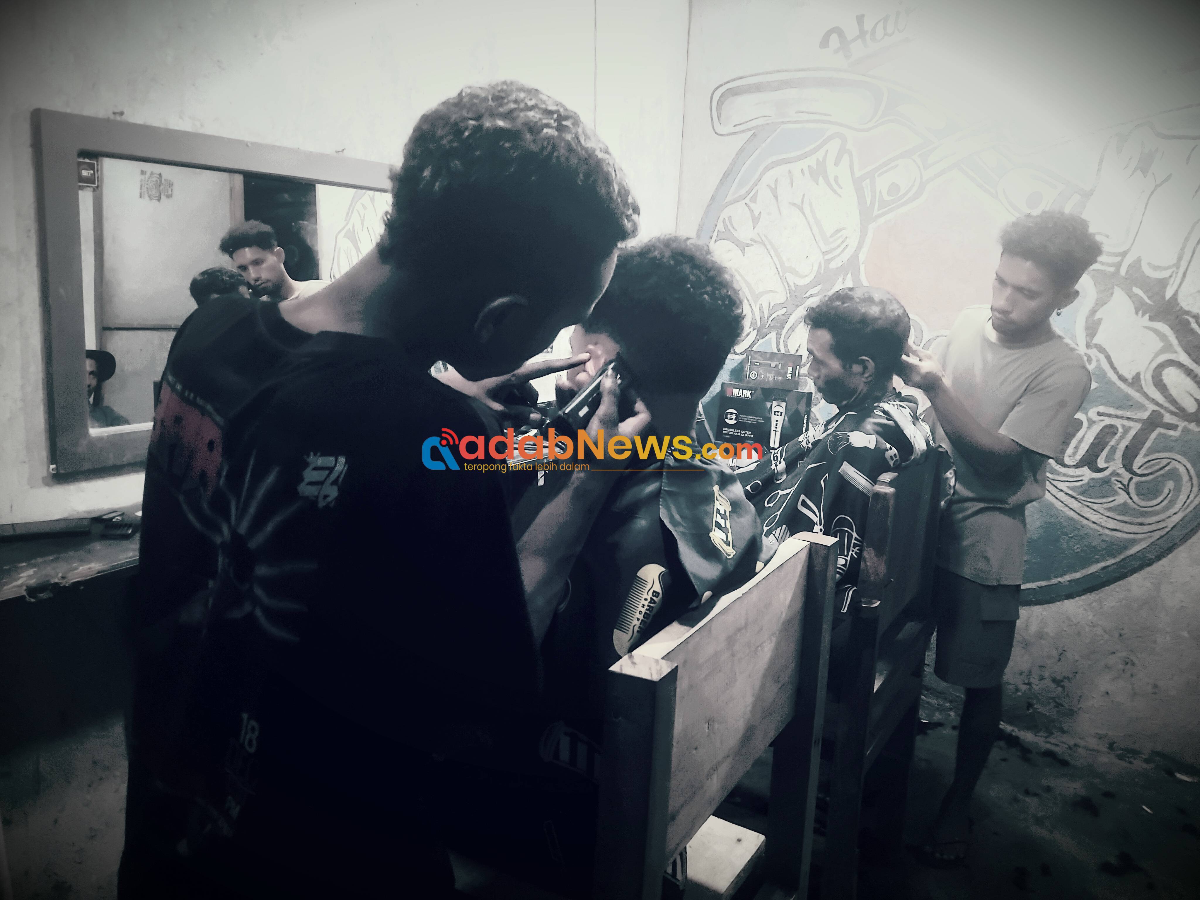 Jelang Natal, Hair Stylist WKC di Lewoleba Kebanjiran Pelanggan