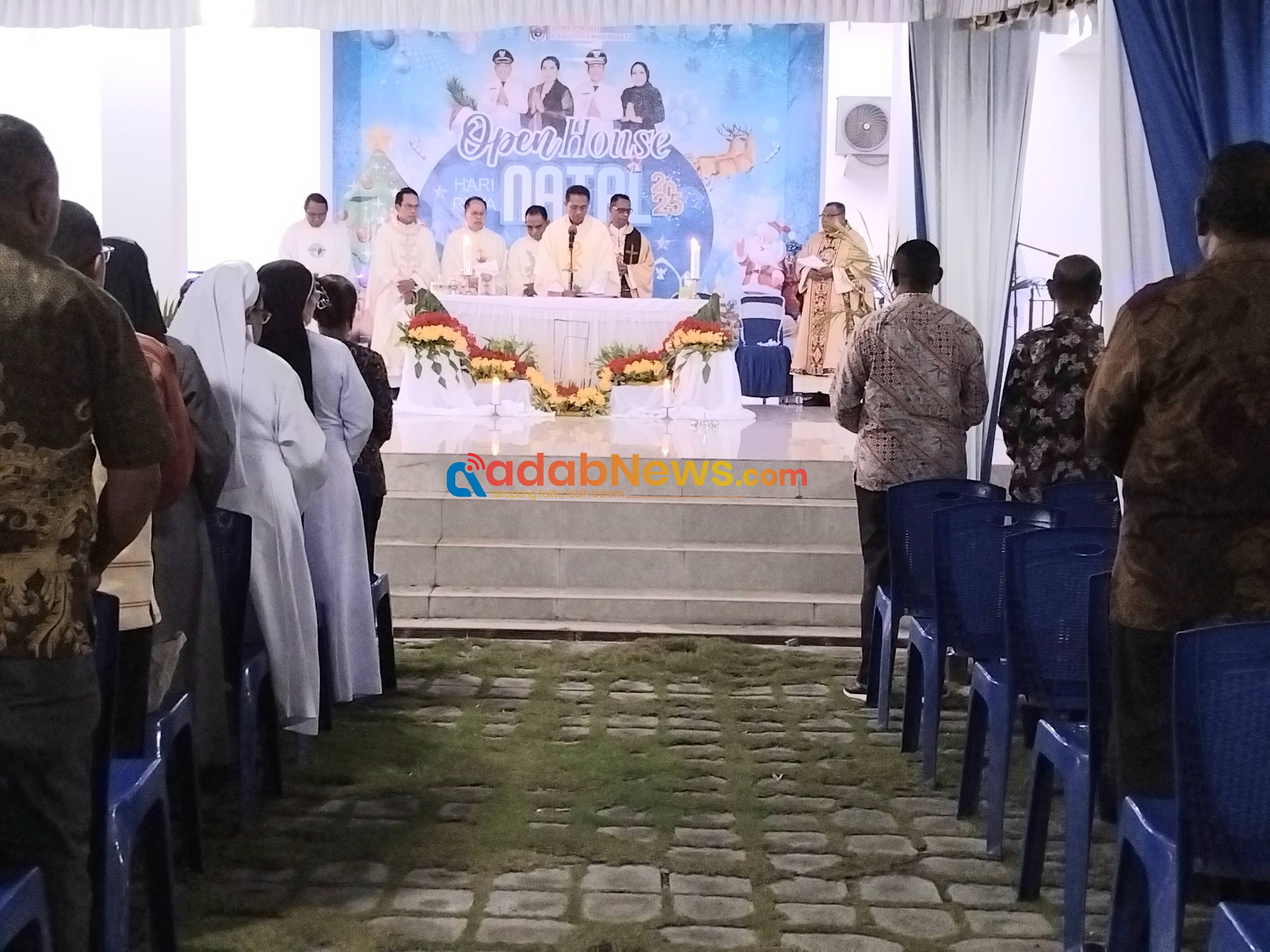 Open House Natal 2025 di Rujab Bupati Lembata Diawali Misa Kudus oleh Delapan Imam Konselebran