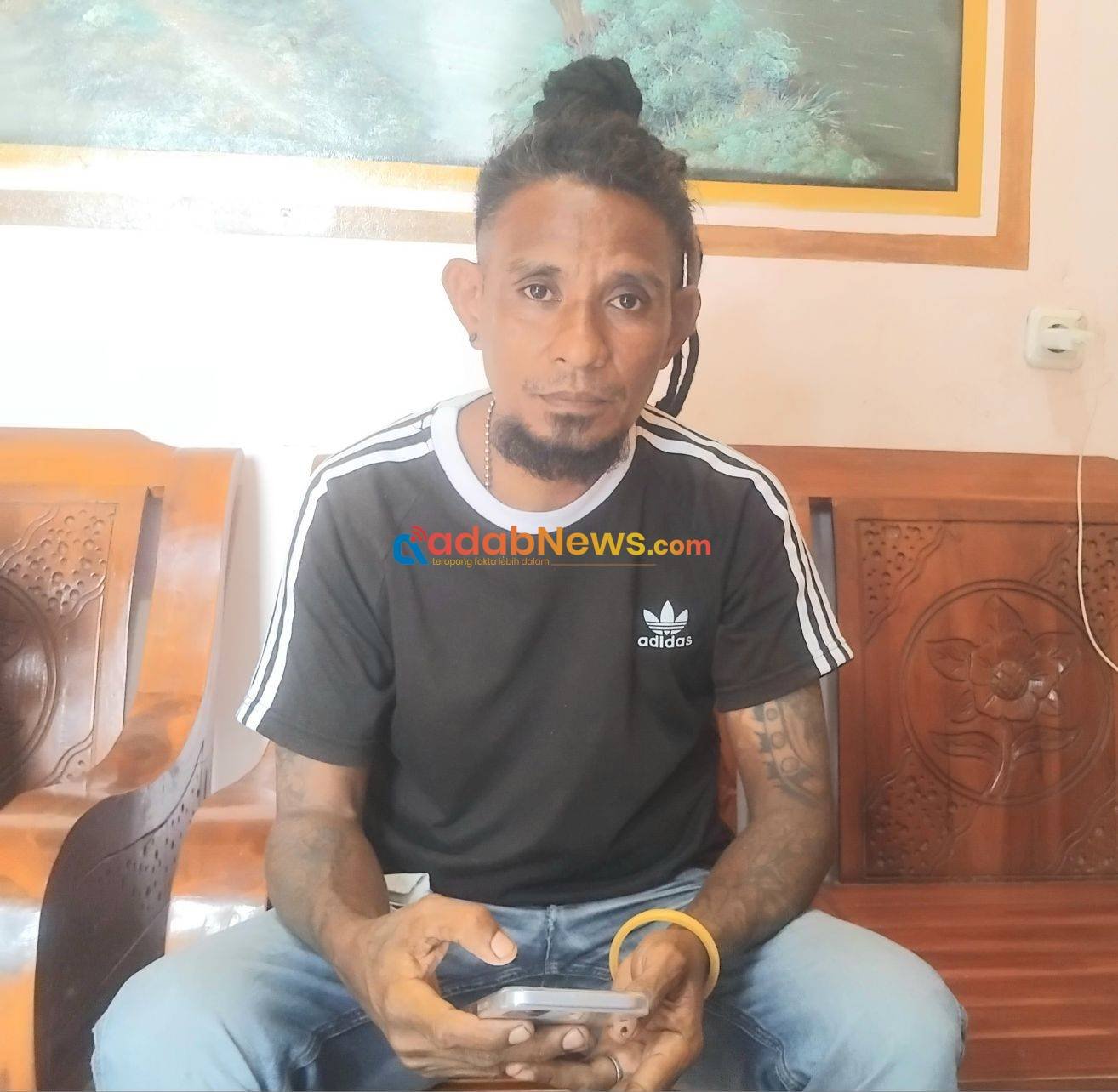 Keluarga Duga Ada Kejanggalan di Balik Kematian Kades Laranwutun, Polikarpus Demon