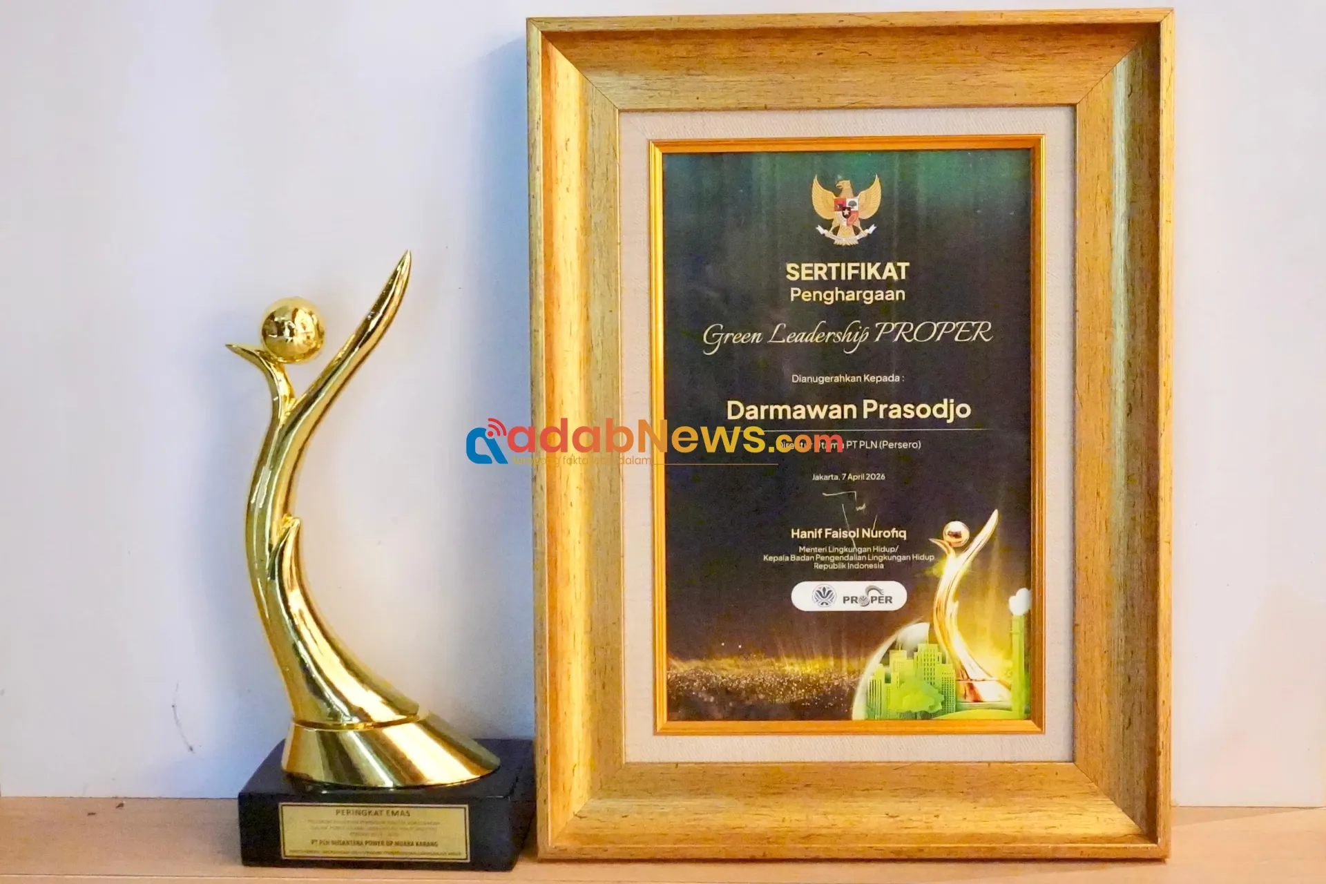 Dirut PLN Darmawan Prasodjo Raih Penghargaan Green Leadership, PLN Borong 11 PROPER Emas KLH 2025