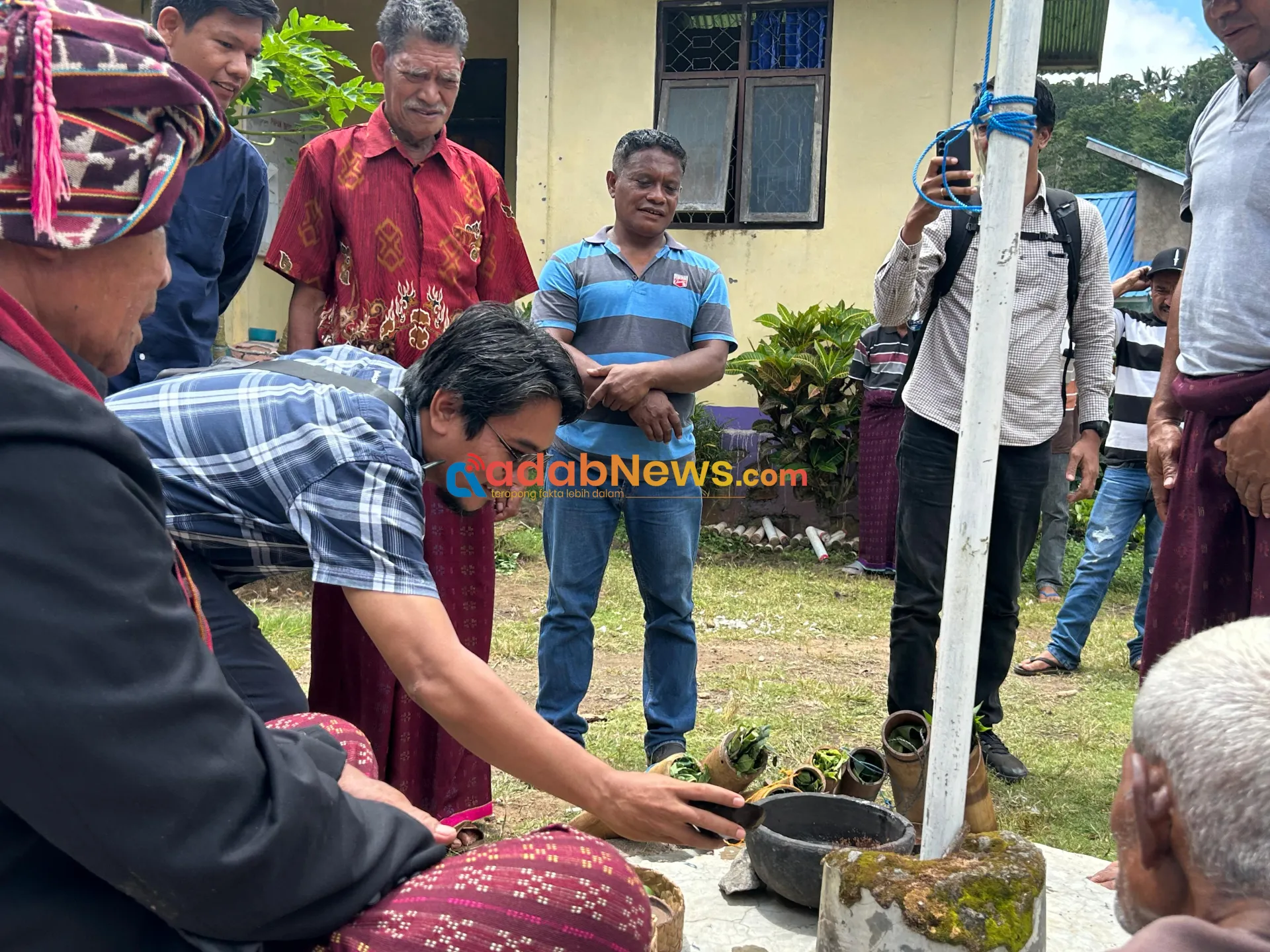 PLN Hadir Bersama Adat: Pengukuhan POKJA Tanah PLTP Atadei Dilandasi Kearifan Lokal di Nubahaeraka