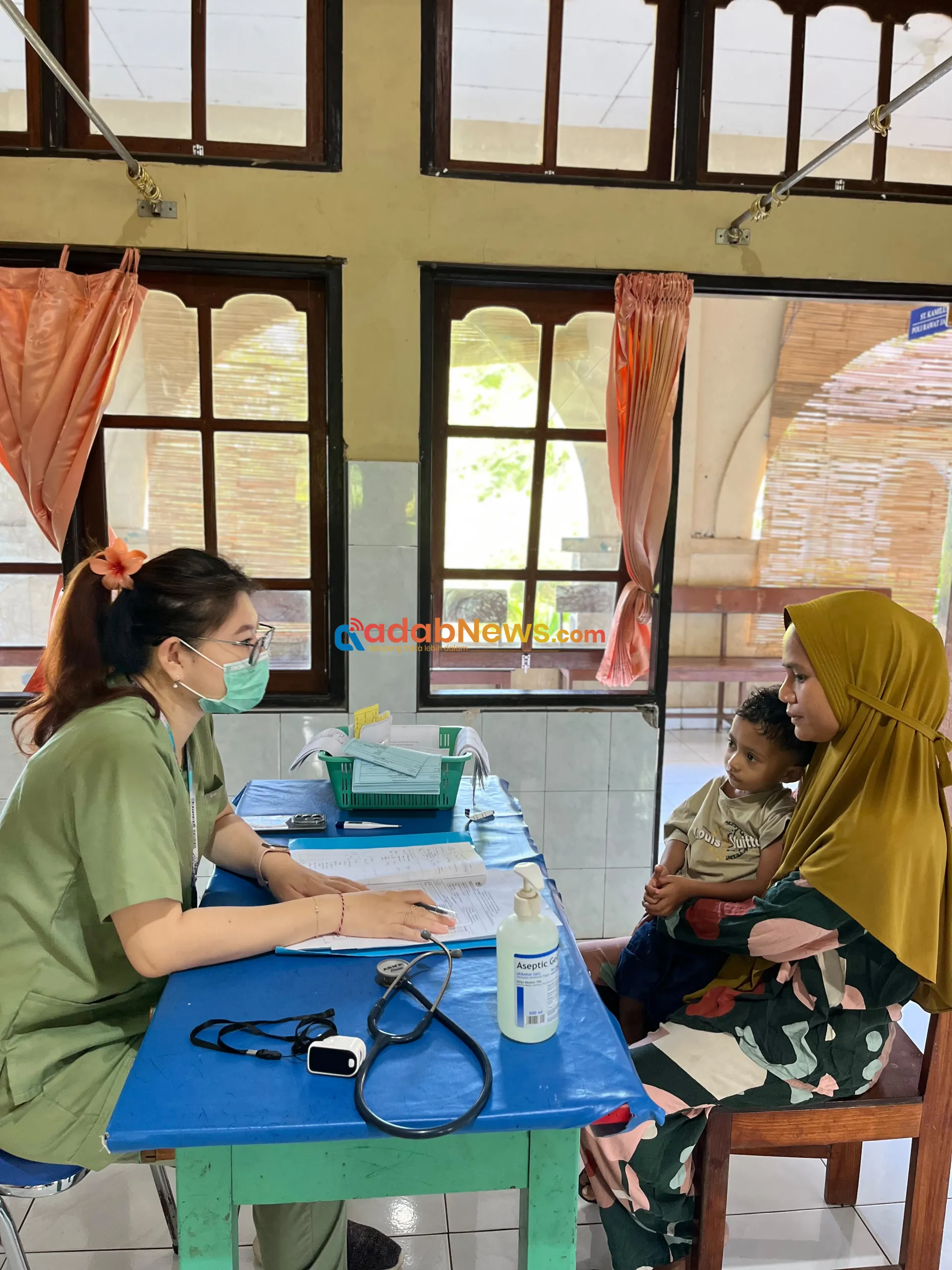 Dari Barat sampai ke Timur, Dedikasi dr. Caroline Pimpin RS Bukit Lewoleba untuk Masyarakat Lembata