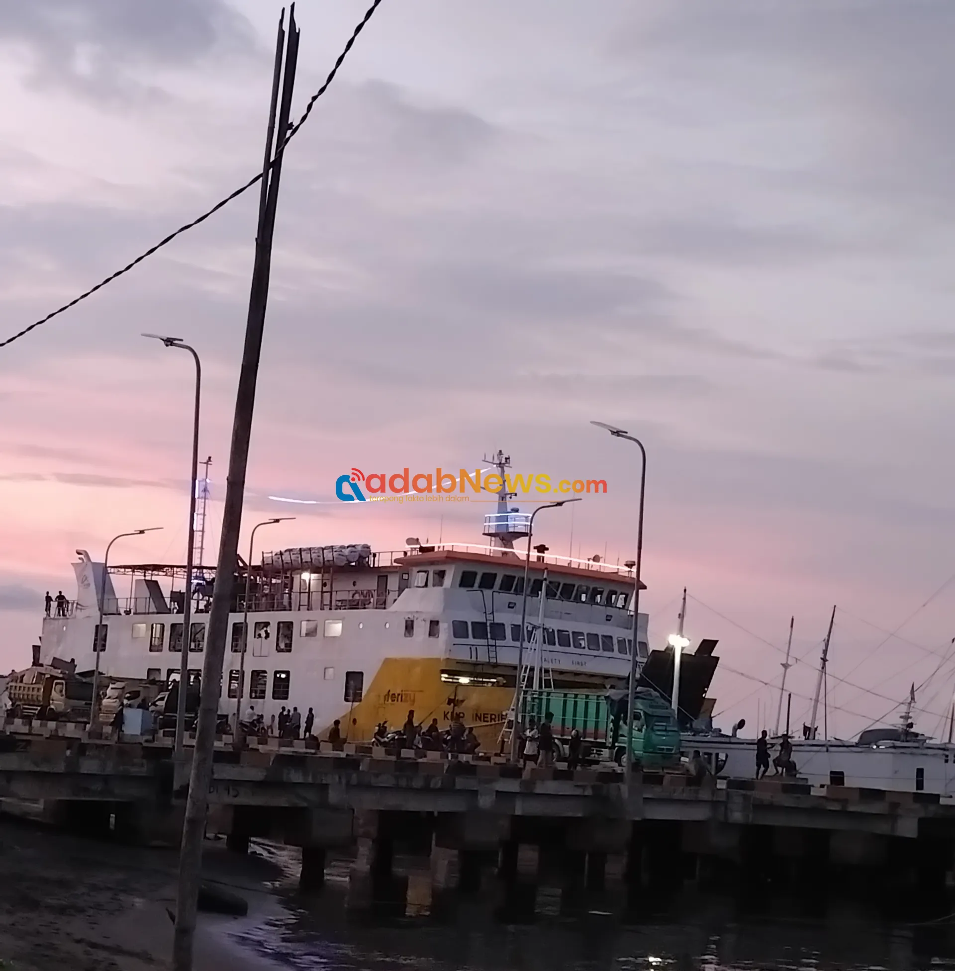 Uji Coba Sandar Kapal Feri dengan Ramp Door di Pelabuhan Lewoleba Gagal